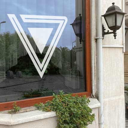 VINIL PARA VITRINAS EXTERIORES